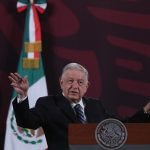 Presidente de México avisa que no aceptará a deportados por la ley «draconiana» de Texas