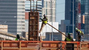 La economía estadounidense perdió 92.000 empleos en febrero y la tasa de desempleo subió al 4,4 %