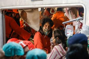 15 mujeres mueren en vagón exclusivo tras choque de tren en Indonesia