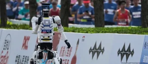 Los robots ganan a los humanos en la media maratón de Pekín