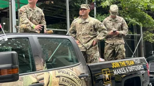 Confusión entre familias latinas de NYC por registro automático de jóvenes al servicio militar