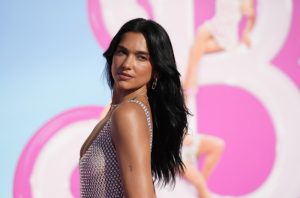 Samsung niega versión de Dua Lipa sobre el uso de su imagen, tras demanda millonaria