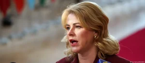 Letonia: primera ministra renuncia tras polémica por drones