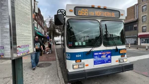 “Ojalá los autobuses dejen de ser tortugas”: clamor de pasajeros ante promesa de Mamdani