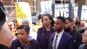 Rechazan operativos de ICE en Brooklyn y exigen que NYPD no coopere con ‘La Migra