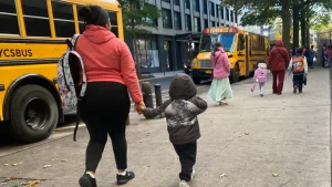 Ser madre de la clase trabajadora en NYC es sinónimo de una lucha diaria por la sobrevivencia