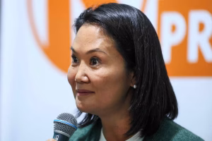 Keiko Fujimori aventaja con seis puntos a Roberto Sánchez en encuesta para la segunda vuelta en Perú