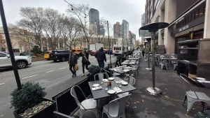 $52 millones en robo de salarios en restaurantes en Nueva York en 5 años: alarmante informe pide a los clientes ser más estrictos